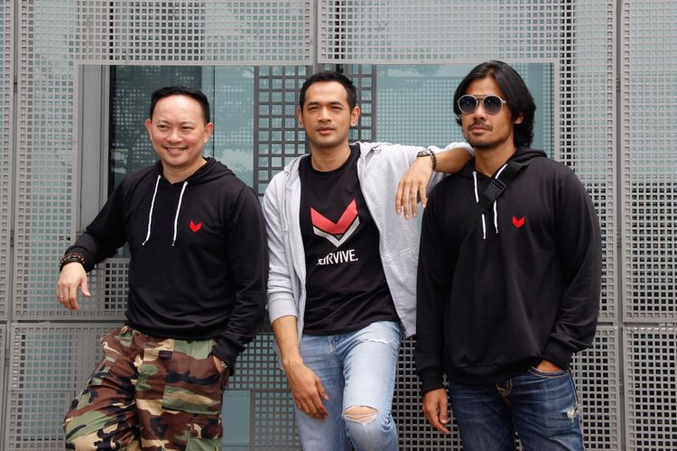 Artis peran Chicco Jerikho, Oka Antara dan Verdi Solaiman saat berkunjung ke redaksi Kompas.com di Menara Kompas, Palmerah Selatan, Jakarta Barat, Senin (4/2/2019).