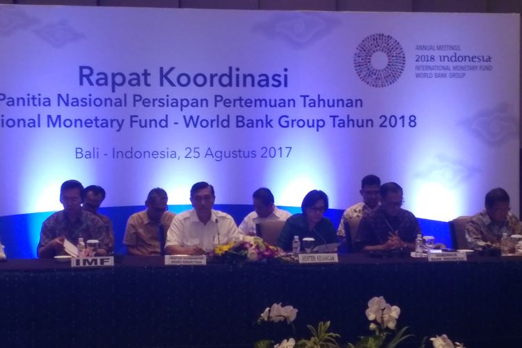 Panitia Nasional Annual Meeting (AM) International Monetary Fund (IMF)- World Bank Group tahun 2018 menyampaikan keterangan pers di Nusa Dua, Bali