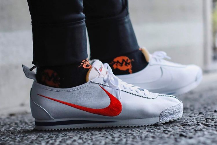 Varian Nike Cortez kali ini diberi nama Shoe Dog Pack yang terdiri dari tiga varian sebagai bentuk penghormatan untuk Co Founder Nike, Phil Knight. 