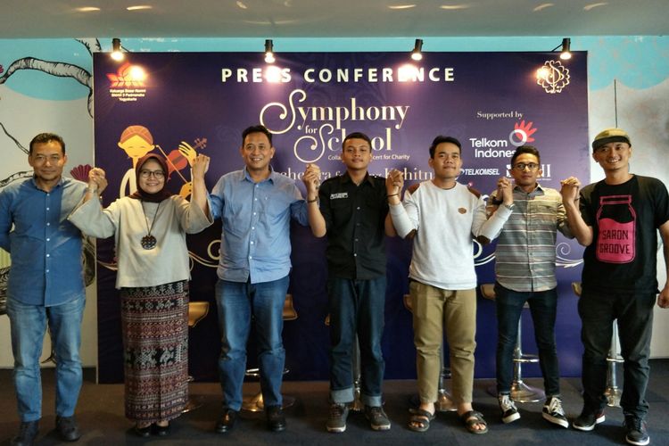 Jumpa pers konser Symphony For School, Collaboration For Charity di Hongkong Cafe, Thamrin, Jakarta Pusat, Rabu (11/4/2018).
