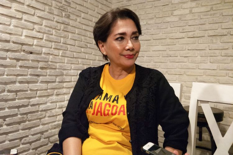 Artis peran Widyawati Sophiaan saat berbincang tentang aktingnya di Mama Mama Jagoan di kawasan Radio Dalam, Jakarta Selatan, belum lama ini.