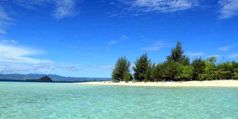 Pulau Saronde di Kabupaten Gorontalo Utara, Provinsi Gorontalo merupakan salah satu destinasi wisata yang menawarkan keindahan pasir putih yang eksotis.