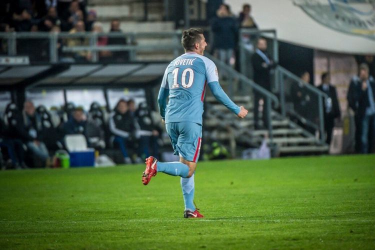 Stevan Jovetic merayakan gol penyama kedudukan AS Monaco saat bertanding di markas Amiens pada lanjutan Ligue 1, Jumat (17/11/2017).