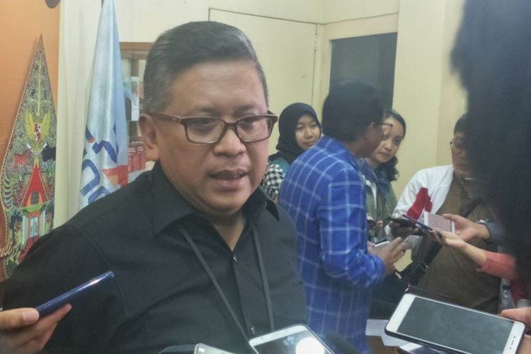 Sekjen PDI-P Hasto Kristiyanto dalam sebuah diskusi di kantor PARA Syndicate, Jakarta Selatan, Jumat (3/8/2018).