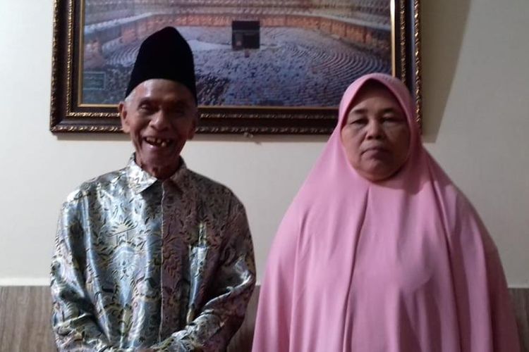 Haki bersama istrinya Satuni saat ditemui di rumahnya di Jodipan Wetan gang 1 Kota Malang, Selasa (9/7/2019)