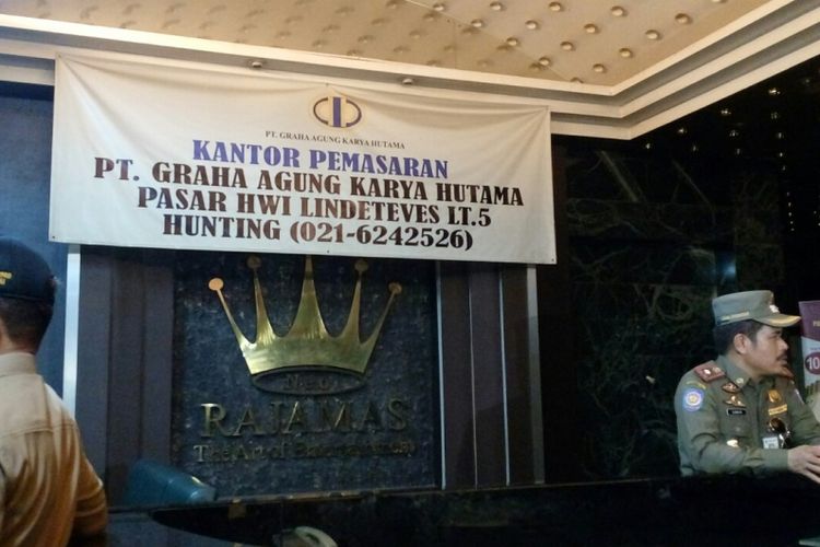 Eks diskotek dan karaoke eksekutif Rajamas yang terletak di lantai 5 kawasan Pasar HWI (Hayam Wuruk Indah), Mangga Besar, Jakarta Barat, Jumat (17/7/2017).