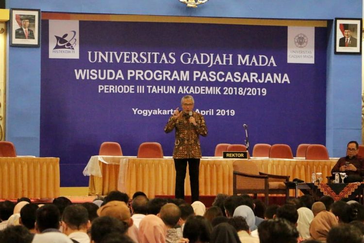 Direktur Utama PGN Gigih Prakoso memberi pembekalan pada calon wisudawan Program Pascasarjana UGM Periode III Tahun Ajaran 2018/2019, Rabu (24/4/2019).