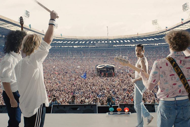 Salah satu adegan dalam film Bohemian Rhapsody yang menampilkan Joseph Mazzello, Rami Malek, Gwilym Lee, dan Ben Hardy sebagai para personel band Queen