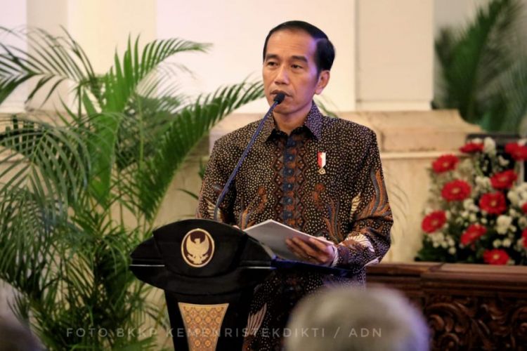 Presiden Jokowi saat melakukan pertemuan dengan sejumlah pimpinan perguruan tinggi negeri dan para pejabat di lingkungan Kementerian Riset, Teknologi, dan Pendidikan Tinggi di Istana Negara (10/10/2018)