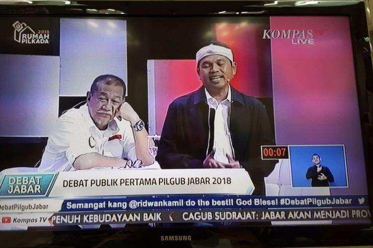 Deddy Mizwar dan Dedi Mulyadi saat debat publik pertama Pilkada Jabar 2018 di Sabuga, Kota Bandung, Senin (12/3/2018).