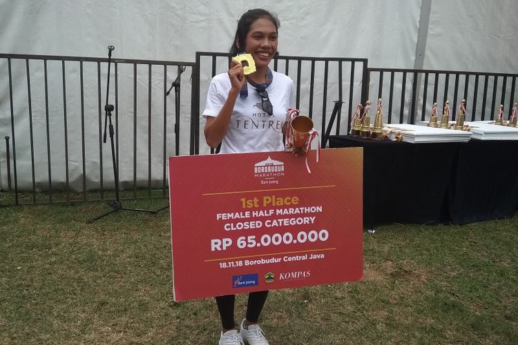 Odekta Naibaho, pemenang pertama kategori Half Marathon dalam Borobudur Marathon