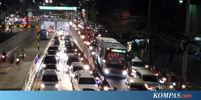 Jam Pulang Kerja, Penumpukan Kendaraan Terjadi di "Underpass" Arah Mampang