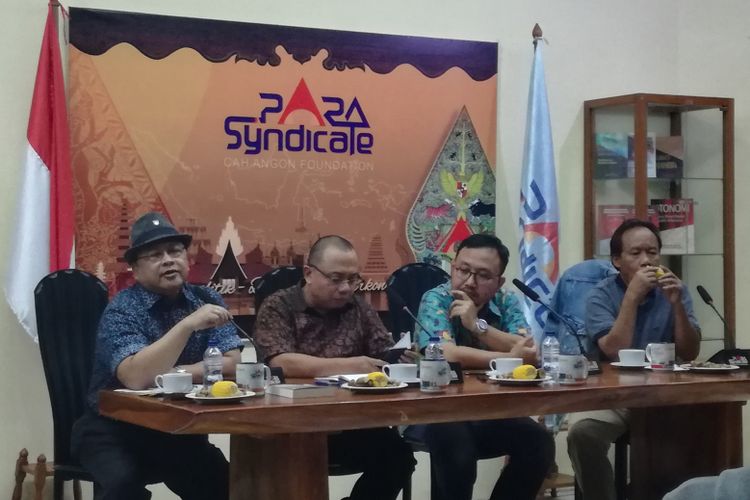 Kiri ke kanan: Pengamat Politik President University Mohamad Hikam, Direktur Eksekutif PARA Syndicate Ari Nurcahyo, Peneliti LIPI Amin Mudzakkir dan Budayan M Sobary dalam diskusi Mekanika Elektoral dalam Arus Politik Identitas di PARA Syndicate, Jakarta, Jumat (7/12/2018) sore. 