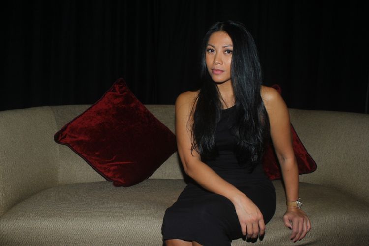Anggun C Sasmi dalam wawancara khusus bersama Kompas.com di Hotel Mandarin Oriental, Jakarta Pusat, Sabtu (2/12/2017). Dalam kesempatan ini Anggun banak bercerita tentang singel terbarunya yang berjudul What We Remember dan rencana peluncuran albumnya yang ke-8.