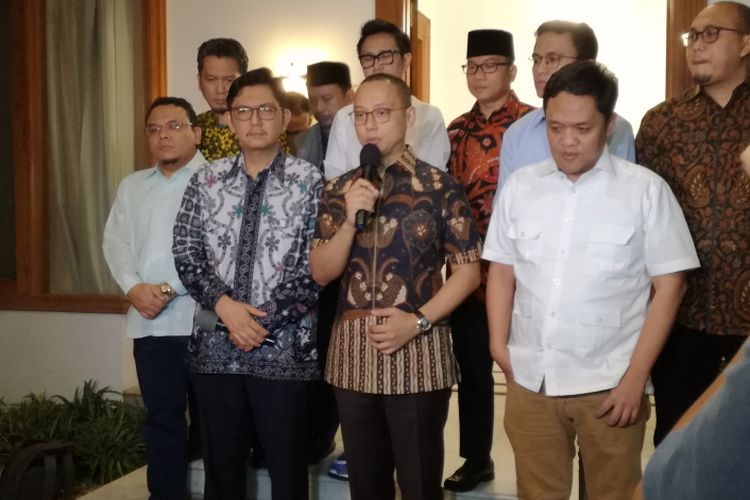 Sejumlah perwakilan partai politik koalisi Prabowo Subianto-Sandiaga Uno bertemu di Posko Pemenangan Partai Amanat Nasioanl (PAN) di Jalan Daksa I, Jakarta, Selasa (4/9/2018). 