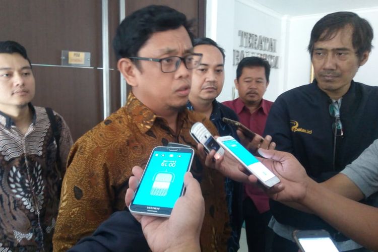 Ketua Bawaslu Jawa Barat, Abdullah Dahlan menginstruksikan para petugas di daerah untuk melakukan pengawasan terhadap akun-akun medsos milik ASN. 