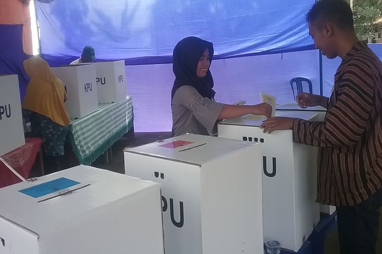 Pemungutan suara ulang di TPS 2 Balok Kendal Jawa Tengah. 