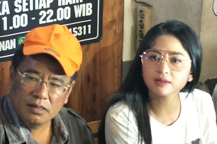 Dewi Perssik dan Hotman Paris saat ditemui di Kopi Johny, Kelapa Gading, Jakarta Utara, Sabtu (27/10/2018).