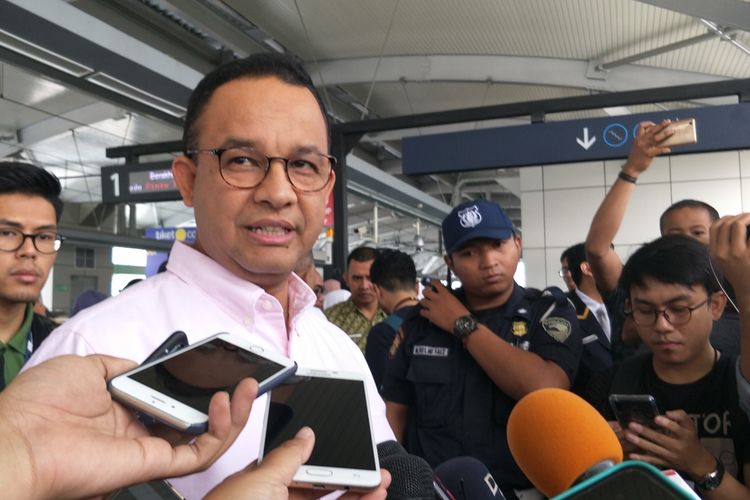 Gubernur DKI Jakarta Anies Baswedan di Stasiun MRT Lebak Bulus, Jakarta Selatan, Minggu (8/9/2019).