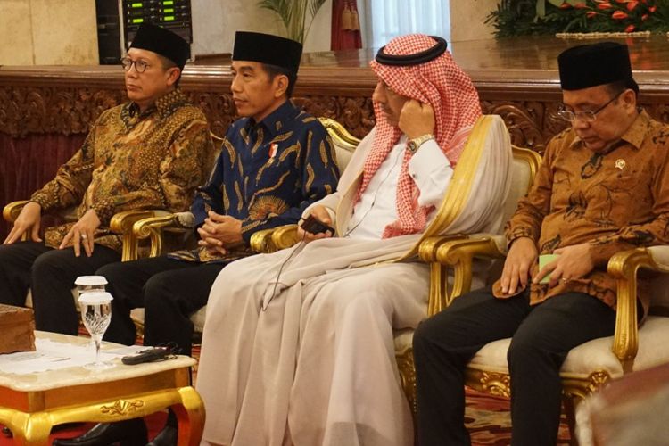 Presiden Joko Widodo, Kamis (22/3/2018) bersilaturahmi dengan peserta Musabaqoh Hafalan Alquran dan Hadist tingkat Asean Pasifik ke-10 di Istana Negara Jakarta. Turut hadir Pangeran Arab Saudi Khalid bin Sultan Abdul Azis.