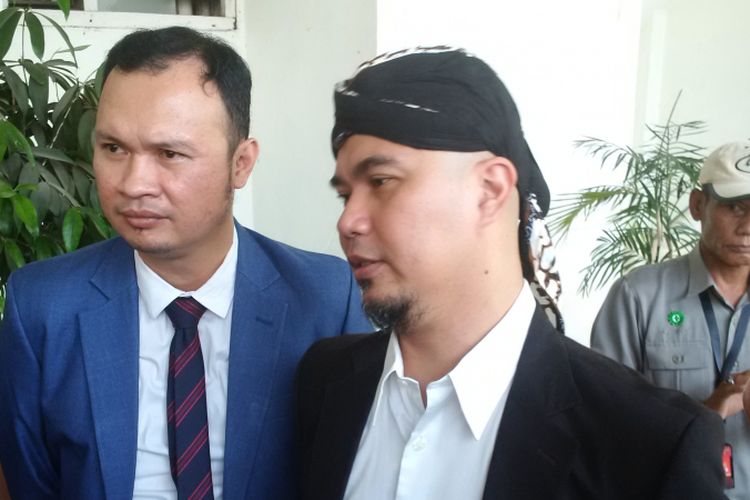 Ahmad Dhani dalam wawancara sebelum menjalani sidang kasus ujaran kebencian yang menjeratnya di Pengadilan Negeri Jakarta Selatan, Senin (29/10//2018).
