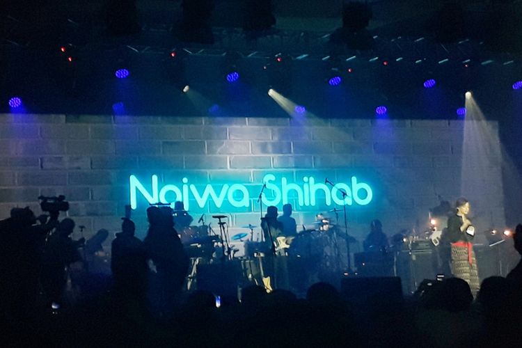 Najwa Shihab menjadi tamu spesial dalam konser #TNDMT Glenn Fredly untuk Slank yang diselenggarakan di Gandaria City Hall, Jakarta Selatan, Sabtu (30/9/2017).