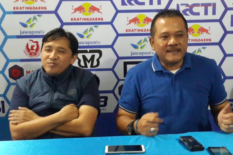 CEO Arema FC Agoes Soejanto saat diwawancara di Kantor Arema FC, Kota Malang, Kamis (21/2/2019)