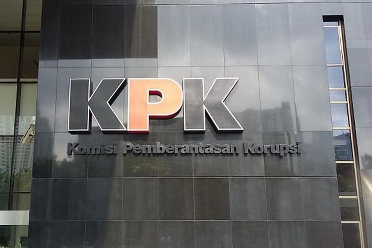 Logo Komisi Pemberantasan Korupsi di Gedung Baru KPK, Kuningan, Jakarta Selatan, Senin (22/2/2016).