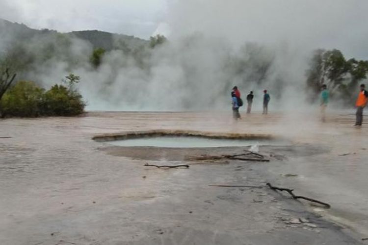 Keindahan alam Kawah Keramikan Suoh Lampung Barat, Provinsi Lampung, Minggu (11/12/2016). Dari pintu masuk sudah tertulis rambu untuk tidak membuang sampah sembarangan demi kelestarian alam. Kawah Keramikan selain indah memiliki potensi panas bumi terbesar yang belum termanfaatkan.