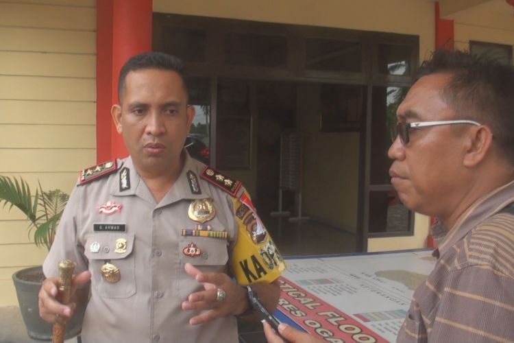 Kapolres Ogan Ilir AKBP Gazali Ahmad member keterangan kepada wartawan terkait kasus tertembaknya warga Palembang saat operasi penggerebekan oleh personel Polres Ogan Ilir Senin (8/10/2018) pagi