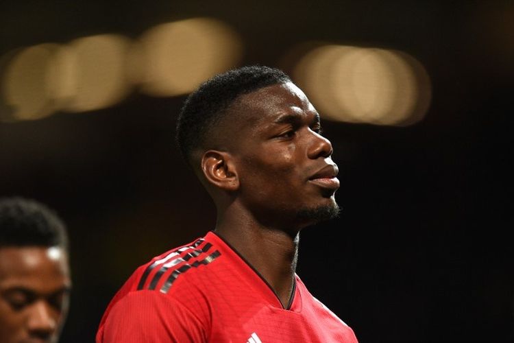 Gelandang Manchester United, Paul Pogba, usai menjalani laga leg pertama perempat final Liga Champions melawan Barcelona, di Stadion Old Trafford, Rabu (10/4/2019).