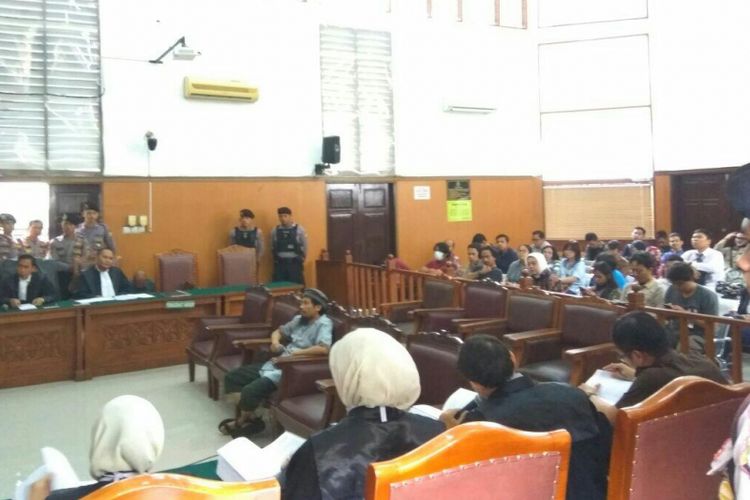 Suasana ruang sidang yang menghadirkan Saiful Munthohir sebagai saksi di sidang lanjutan bom Thamron yang digelar Pengadilan Negeri Jakarta Selatan, Selasa (6/3/2018).
