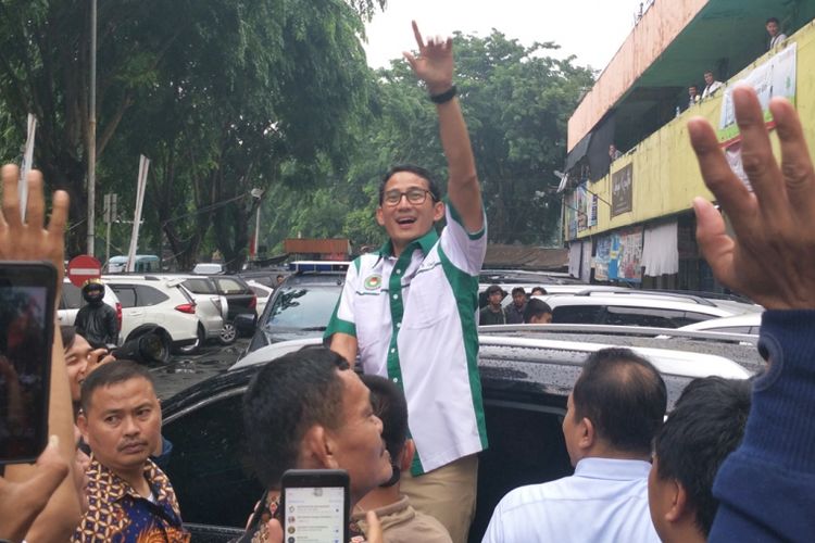 Calon wakil presiden nomor urut 02 Sandiaga Uno saat ditemui di Pasar Sunan Giri, Rawamangun, Jakarta Timur, Rabu (12/12/2018).