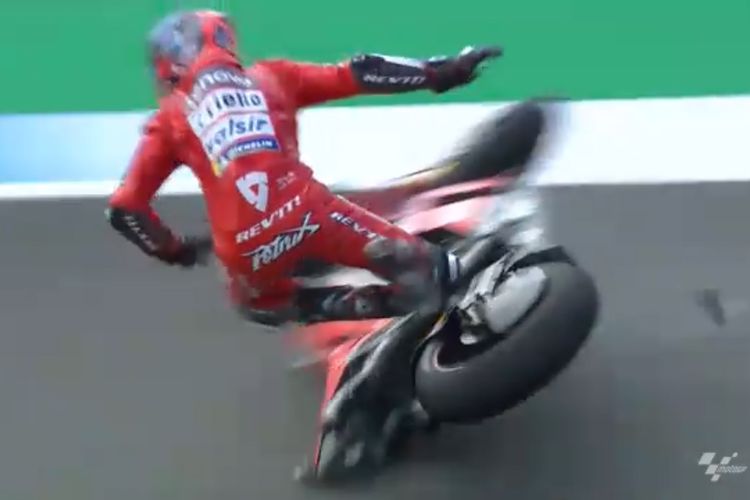 Petrucci mengalami highside pada sesi latihan FP1 di GP Assen 2019.