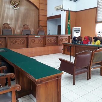 Hakim Kusno, hakim tunggal pada praperadilan yang diajukan Ketua DPR nonaktif Setya Novanto terhadap Komisi Pemberantasan Korupsi memutuskan menskors sidang, Kamis (14/12/2017)