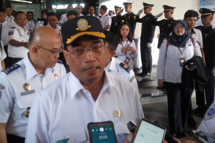Menteri Perhubungan Budi Karya Sumadi saat diwawancarai di Tangerang, Rabu (20/2/2019).