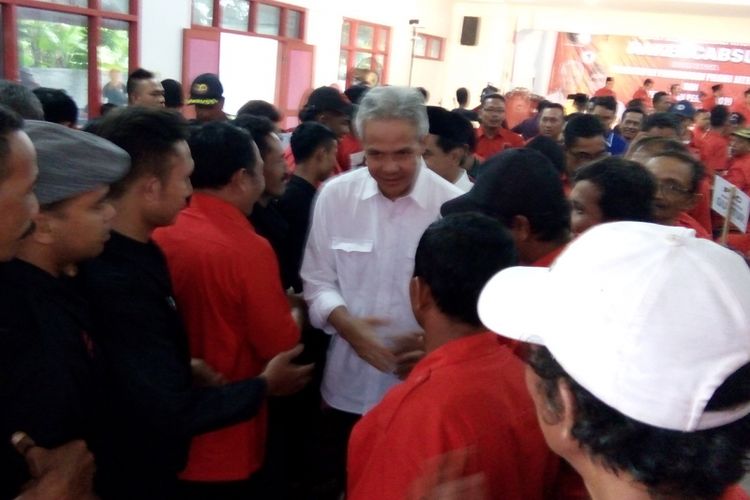 Calon Gubernur Jateng  Ganjar Pranowo menghadiri Rakercabsus atau  pemantapan pemenangan Pilkada Jateng  di Kantor DPC PDIP Kabupaten Demak,  Jateng,  Minggu (8/4/2018)