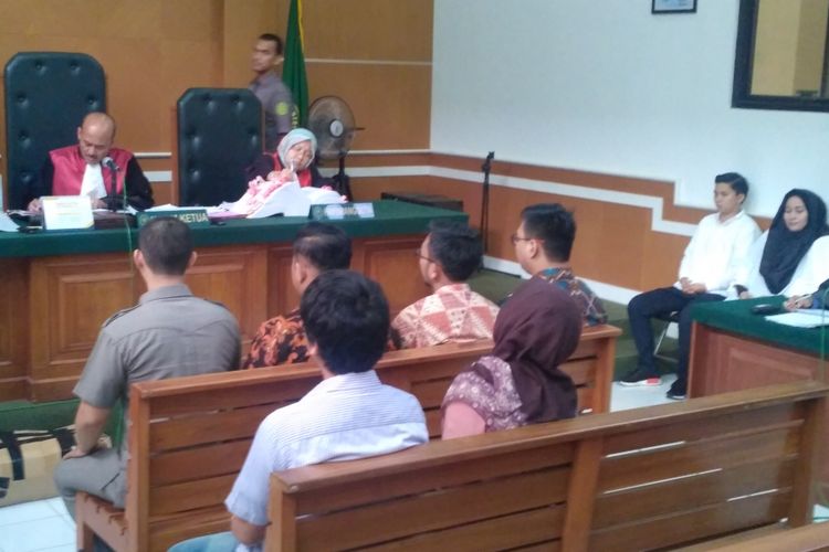 Jaksa penuntut umum menghadirkan 12 saksi dalam sidang perkara First Travel di PN Depok, Senin (26/3/2018).