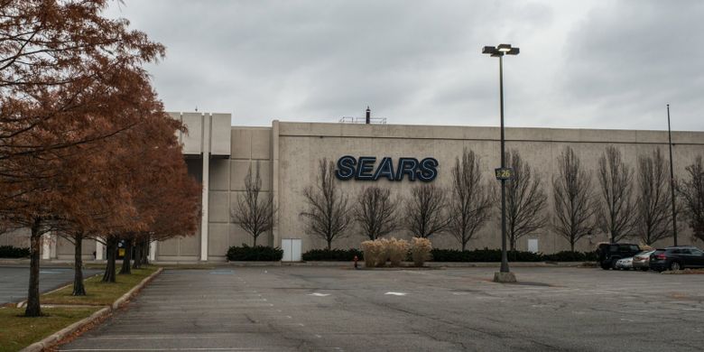 Sebuah toserba Sears di Paramus, Amerika Serikat, yang segera tutup. 