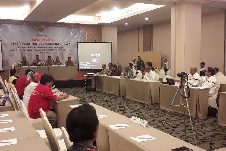 Suasana rapat pleno rekapitulasi hasil penghitungan suara Pemilu 2019 tingkat Kota Jakarta Timur, Senin (6/5/2019).
