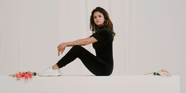 Selena Gomez dengan koleksi terbarunya yang disebut Strong Girl