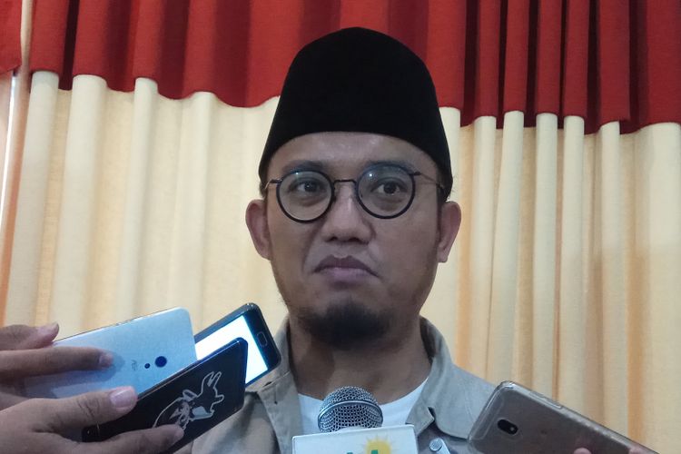 Ketua Pimpinan Pusat Pemuda Muhammadiyah, Dahnil Azhar Simanjuntak mengingatkan agar semua pihak tak berlarut-larut soal pro kontra pemutaran film Penumpasan Pengkhianatan G30S/PKI.  Jakarta, Jumat (22/2017).