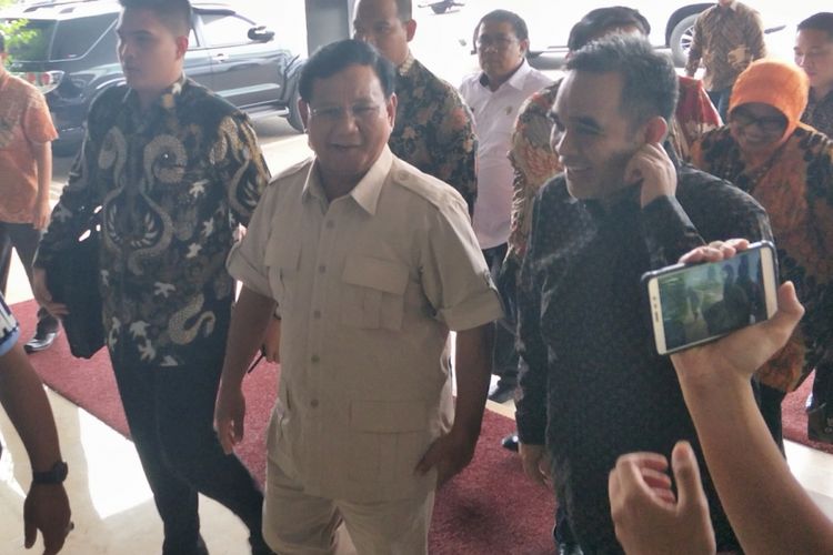 Ketua Umum Partai Gerindra Prabowo Subianto menyambangi kompleks Parlemen, Senayan, Jakarta, pada Rabu (16/5/2018).