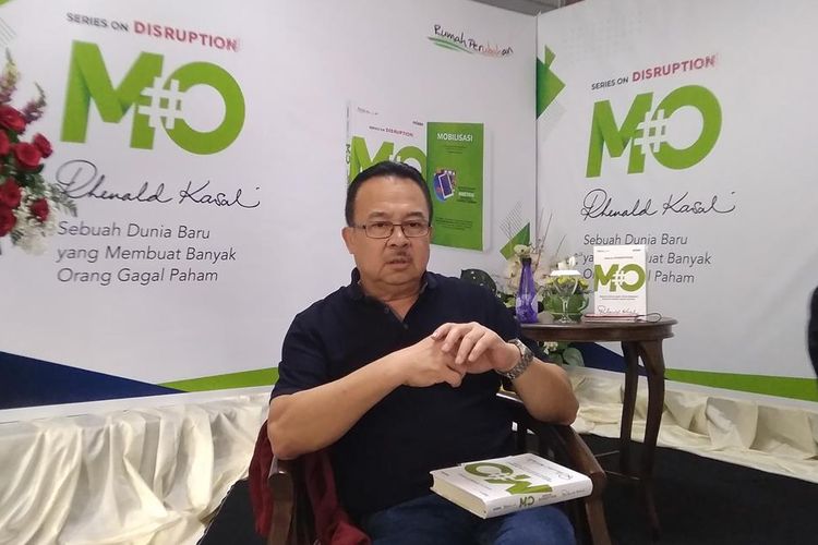 Akademisi dan Praktisi Bisnis Rhenald Kasali dalam peluncuran buku terbarunya di Bekasi, Selasa (13/8/2019)