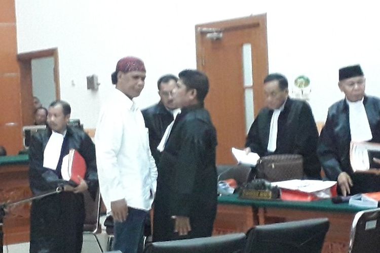 Terdakwa perkara penguasaan lahan PT Nila Alam Hercules menghadiri sidang dengan agenda kesaksian para saksi di Pengadilan Negeri Jakarta Barat pada Rabu (26/1/2019).