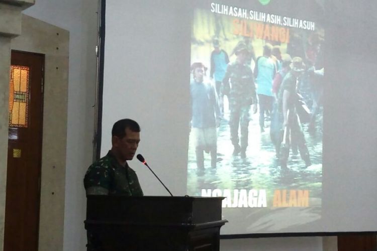 Pangdam III/Siliwangi Mayjen TNI Doni Monardo tengah memberikan sambutan dalam acara silaturahim pegiat lingkungan hidup di Makodam III/Siliwangi, Senin (20/11/2017).