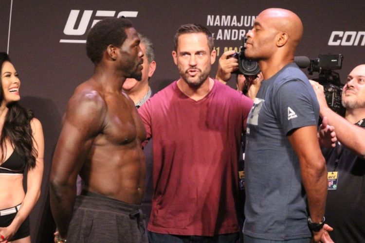 Anderson SIlva (kanan) dan Jared Cannonier (kiri)