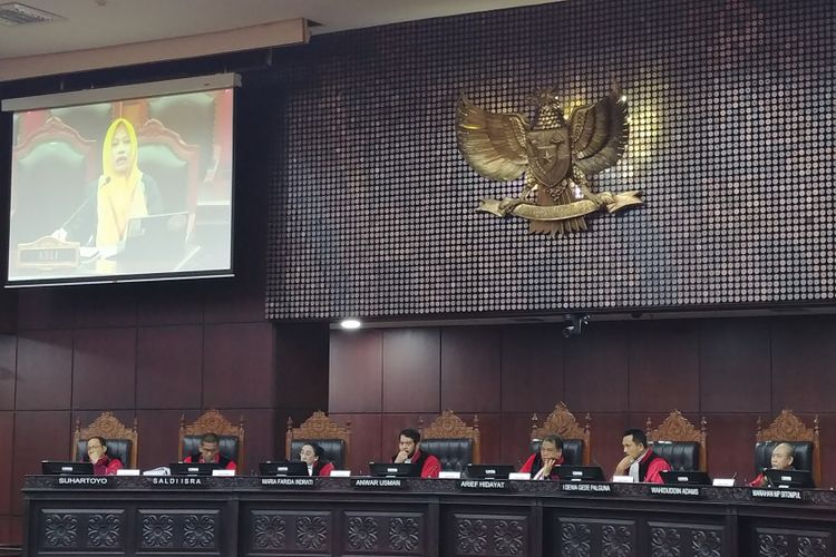 Direktur Eksekutif Perludem Titi Anggraini menjadi saksi ahli di sidang uji materi UU Pemilu, di Mahkamah Konstitusi, Jakarta, Selasa (14/11/2017).
