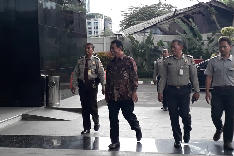 Menteri Pertanian Andi Amran Sulaiman mendatangi gedung Komisi Pemberantasan Korupsi (KPK) di Kuningan, Jakarta, Kamis (7/12/2017).