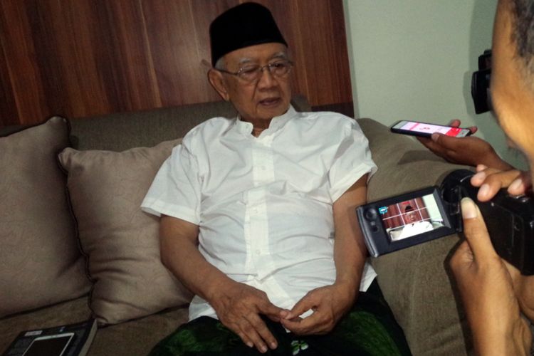 Pengasuh Pesantren Tebuireng Jombang, KH. Salahuddin Wahid (Gus Sholah), saat ditemui di Pesantren Tebuireng Jombang, Sabtu (15/12/2018).